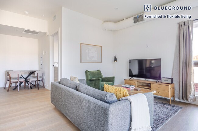 Foto del edificio - 611 N Virgil Ave