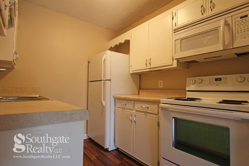 Building Photo - 801 N 28th Ave