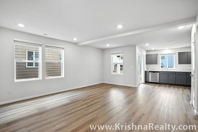 Building Photo - Modern & Spacious 3 BD* 2BA* Brand-New Sin...