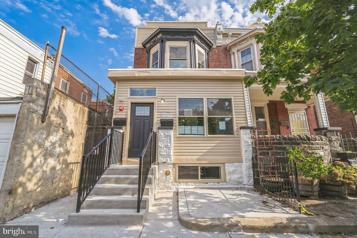 Primary Photo - 5053 Ludlow St