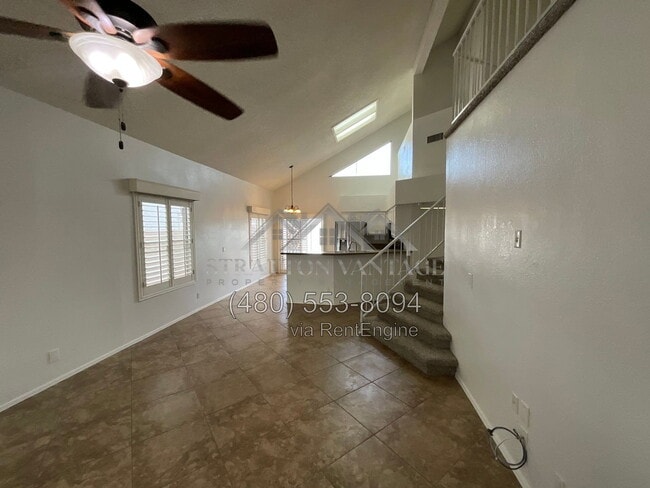 Building Photo - 441 S Maple