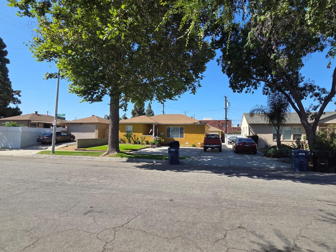 Primary Photo - 9548 Claymore St