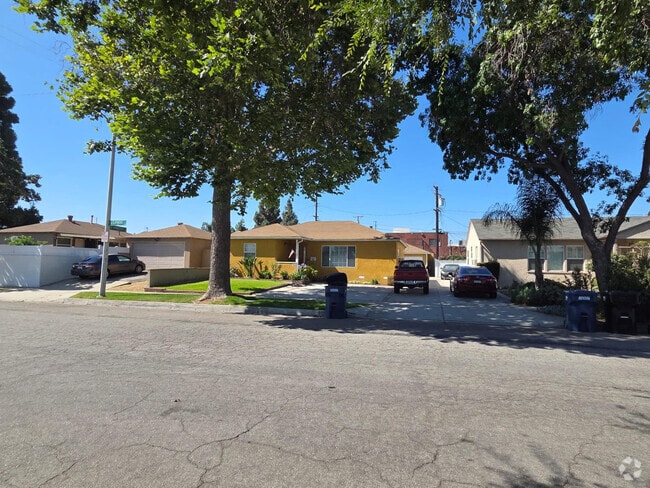 Building Photo - 9548 Claymore St