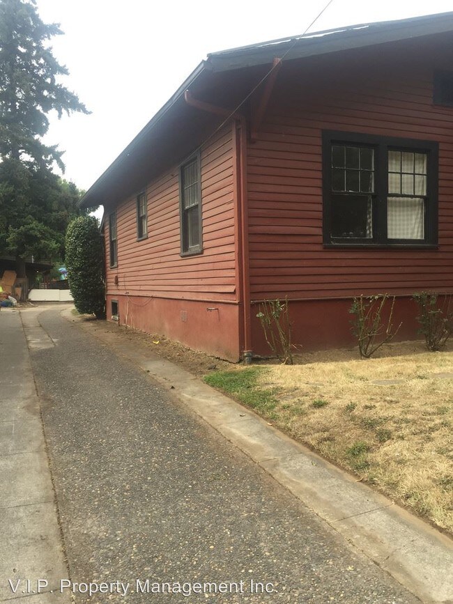 Building Photo - 2 br, 1 bath House - 3363 SE 22nd Ave