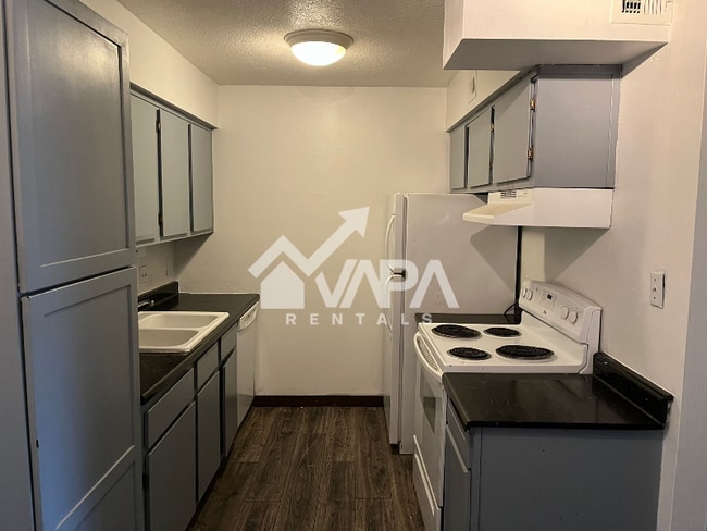 Building Photo - 6311 N Barcelona Ct