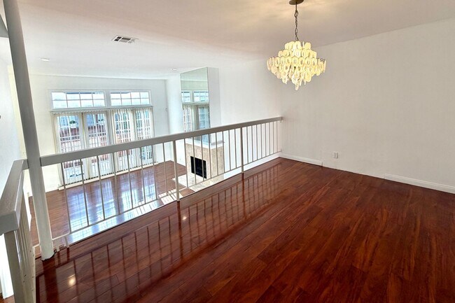 Building Photo - 5420 Lindley Ave