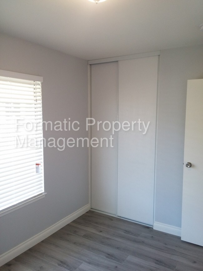 Building Photo - 9146 Delano Dr