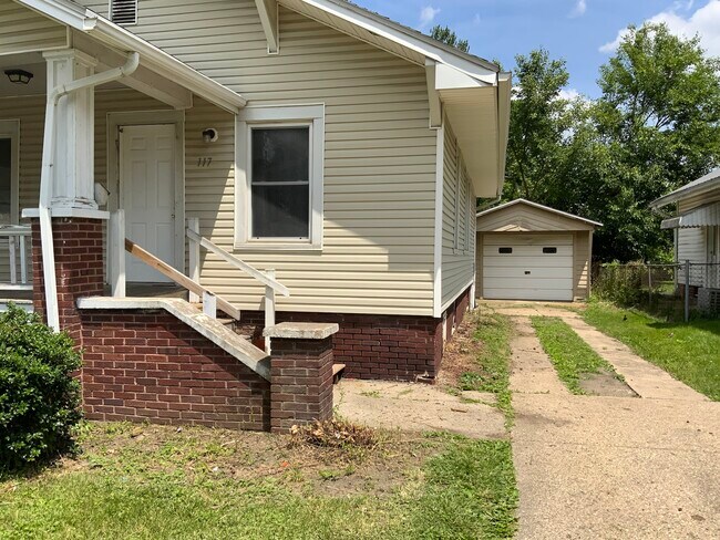 Building Photo - 117 Stroup St
