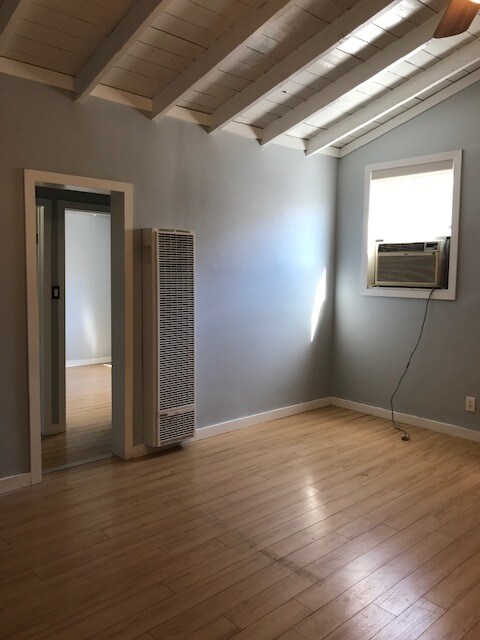 Building Photo - 330 N Beachwood Dr