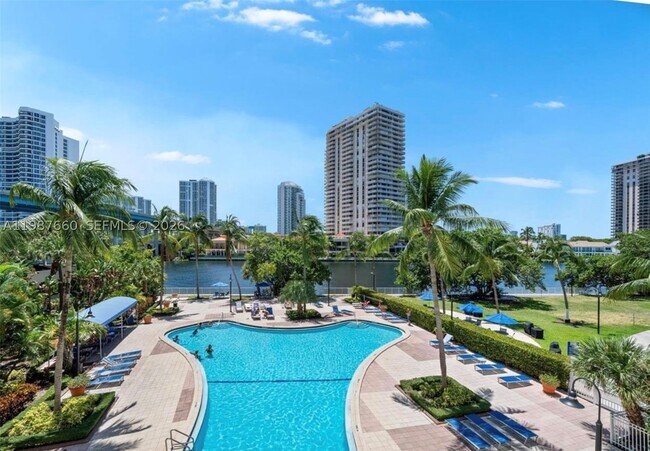 Foto del edificio - 19390 Collins Ave
