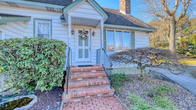 Foto del edificio - 549 Tuckahoe Rd