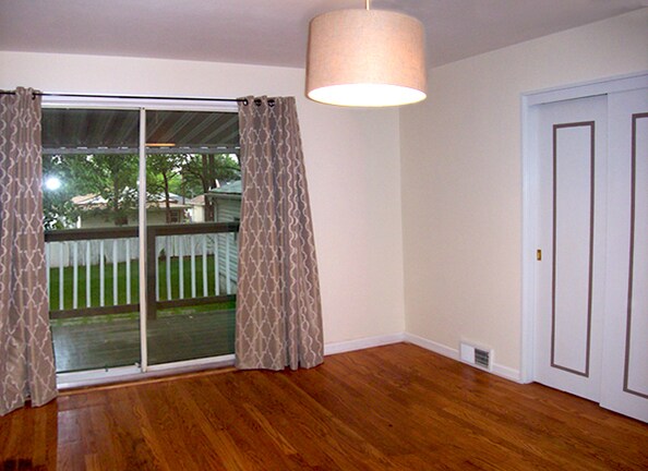 Building Photo - 245 Deane Ct
