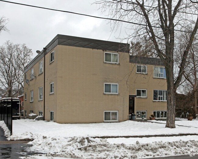 Photo du bâtiment - 290 Anderson Ave