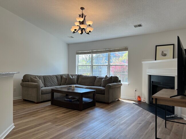 Foto del edificio - 5343 Tidewater Dr