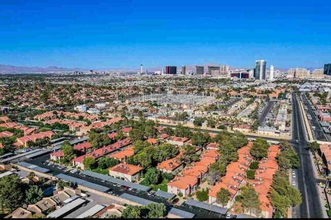 Foto del edificio - 5576 W Rochelle Ave.