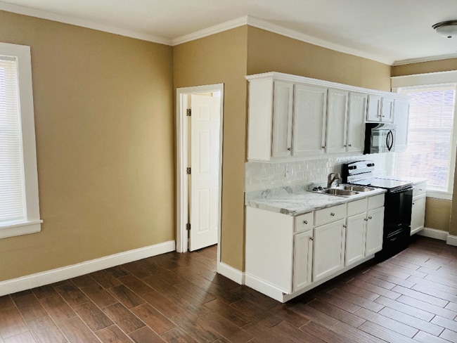 Building Photo - 107 S Knowles Ave