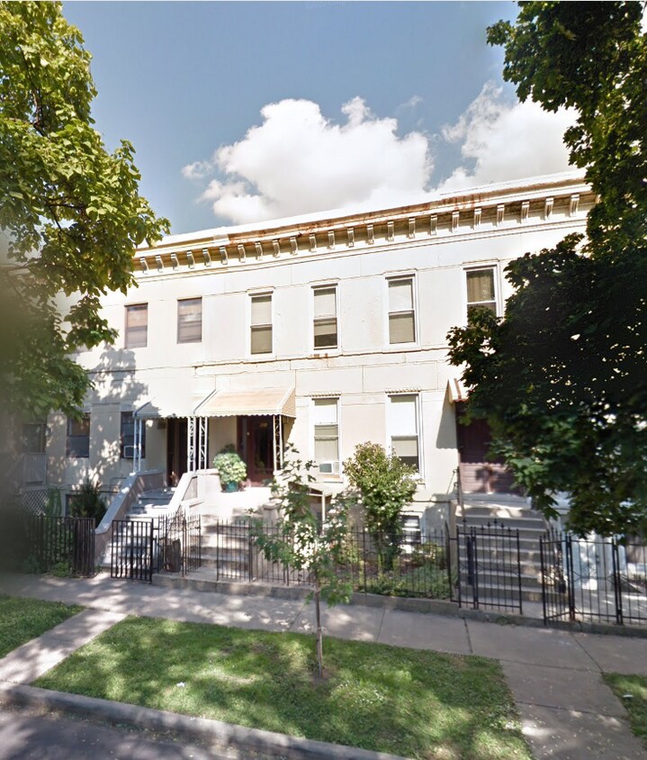 Primary Photo - 819 S Leavitt St
