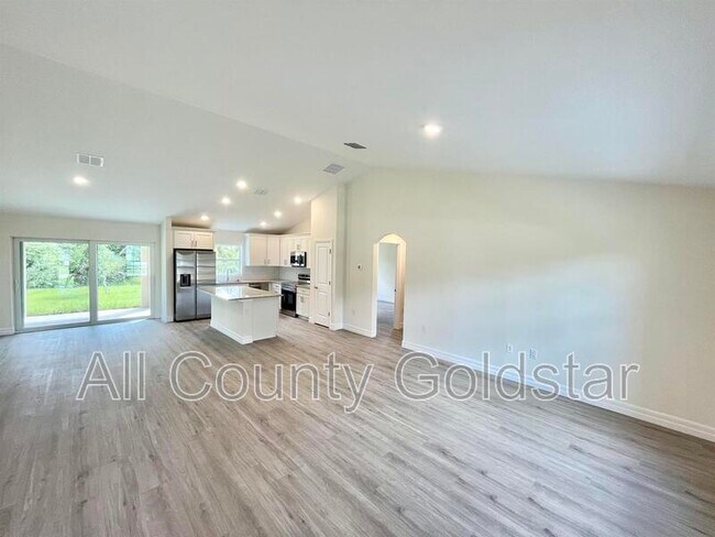 Foto del edificio - 15167 Chamberlain Blvd