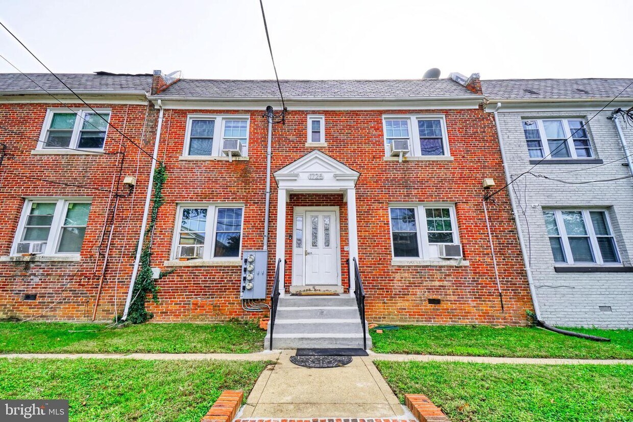 Primary Photo - 1725 Minnesota Ave SE