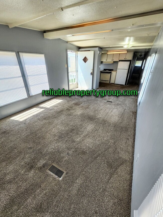 Foto del edificio - New Listing in Fort Wayne