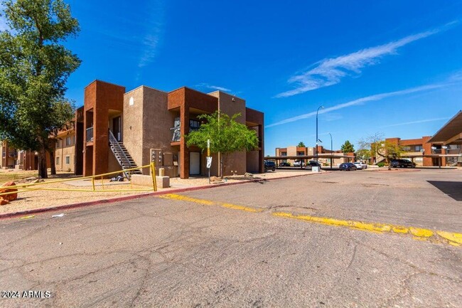 Building Photo - 3810 N Maryvale Pkwy