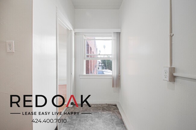 Foto del edificio - 443 S Catalina St
