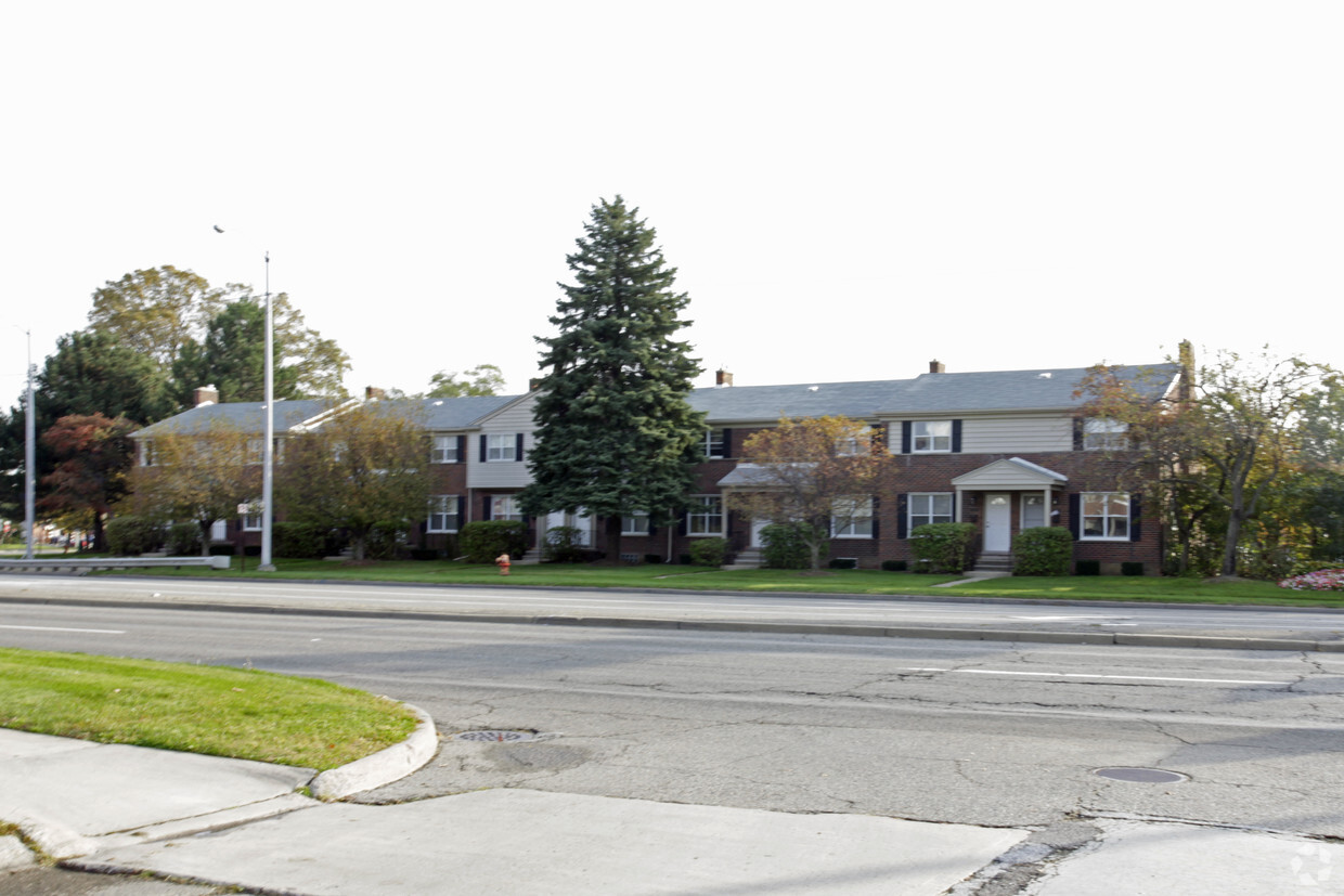 Building Photo - Brownstones Of Royal Oak Condominium