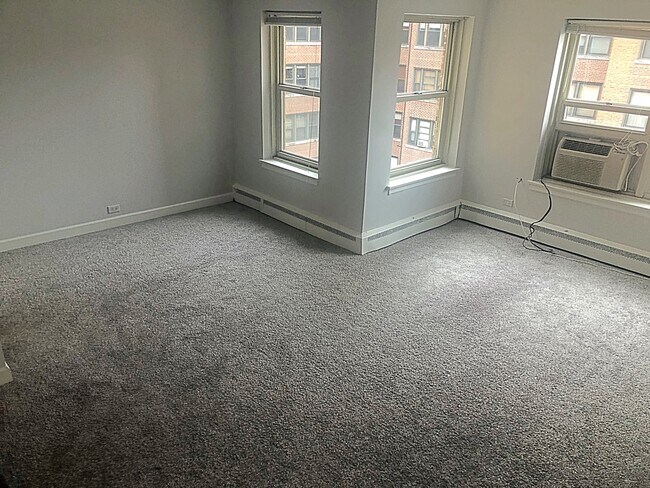 Foto del edificio - 4920 N Marine Dr