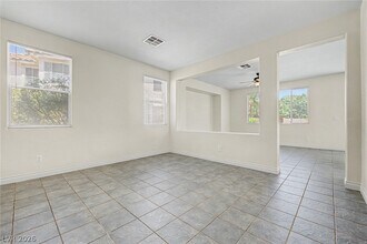 Building Photo - 2392 Predera Ave