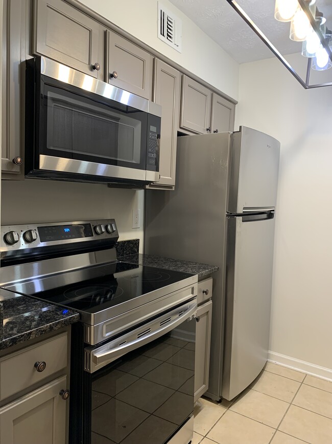 Building Photo - 3115 Seven Pines Ct
