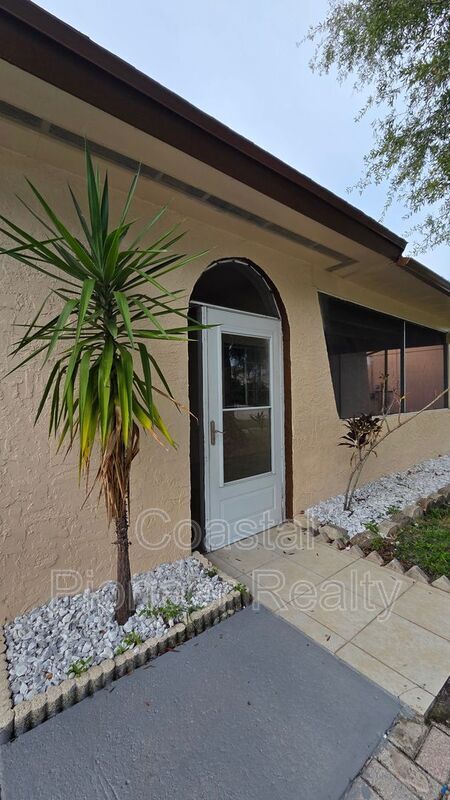 Foto del edificio - 4817 Cypress Tree Dr