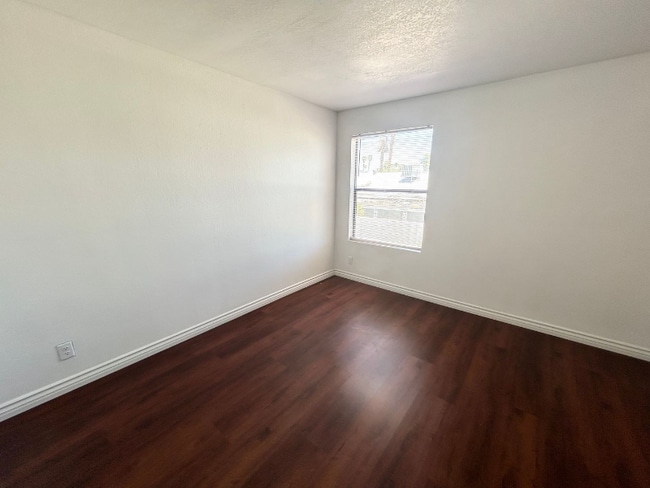 Building Photo - 3135 S Mojave Rd