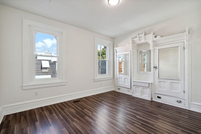 Building Photo - Stunning Remodel - North Philadelphia