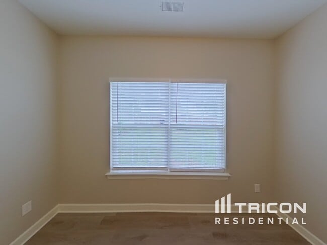 Building Photo - 559 Clearwater Dr