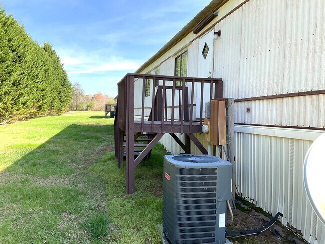 Building Photo - Mobile Home For Rent with 2 Bedrooms, 2 Ba...