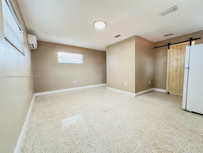 Foto del edificio - 2815 NW 88th St