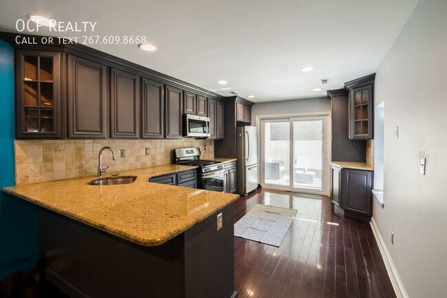 Building Photo - Spacious 2 bedroom, 2.5 bath home in Point...