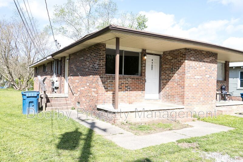 Primary Photo - 807 Henderson Ave