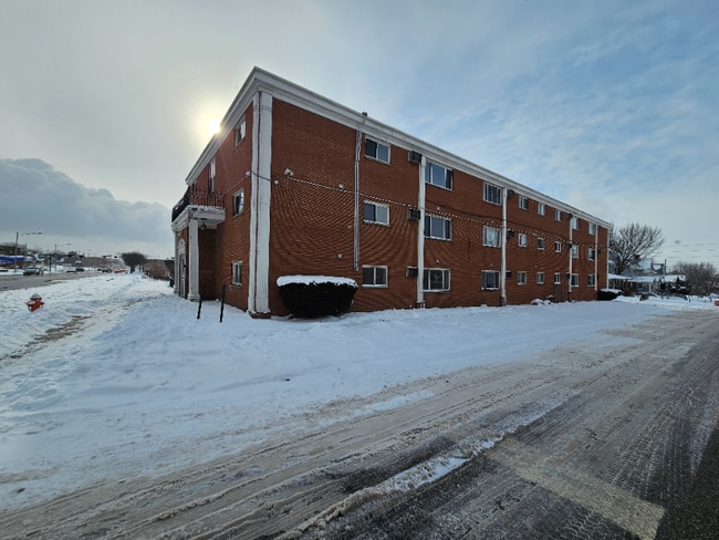 Foto del edificio - 14815-14835 Euclid Ave
