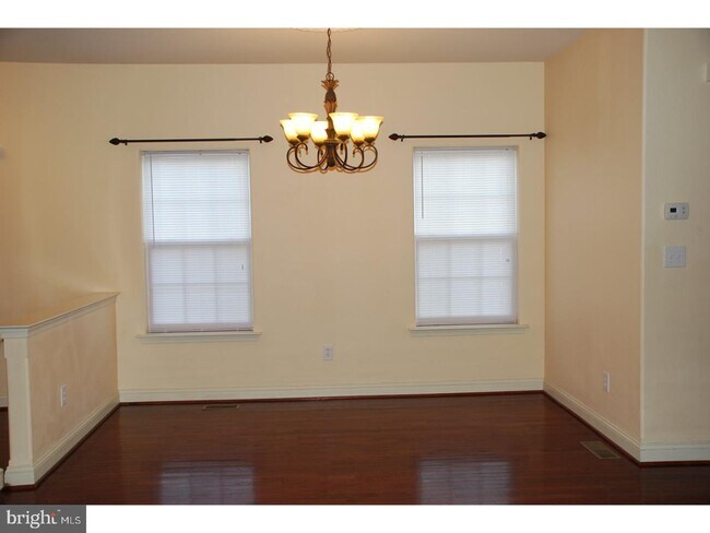 Building Photo - 1220 Rosemont Terrace