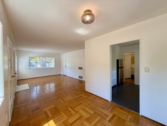 Building Photo - 5530 Village Grn