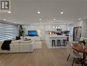 Building Photo - 11 Prince St