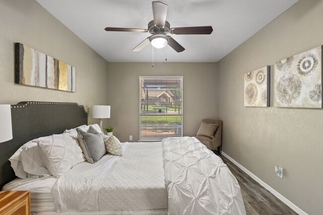 Building Photo - Cottonwood Park Village