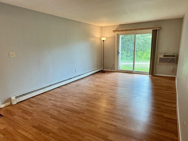 Foto del edificio - 390 Concord Ln