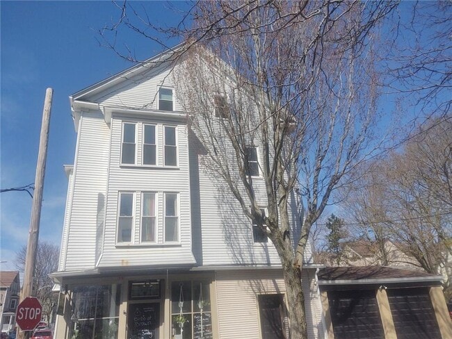 Building Photo - 198 Ives St