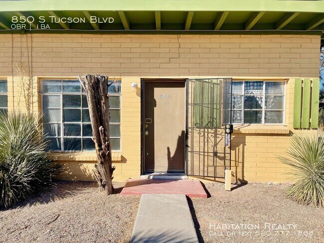 Building Photo - Cute, pet friendly studio near Reid Park!