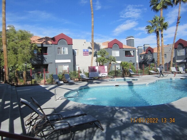 Building Photo - Beautifully remodeled, 2 bedroom/2 baths 2...
