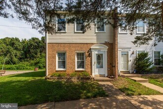 Building Photo - 9414 Packard Way