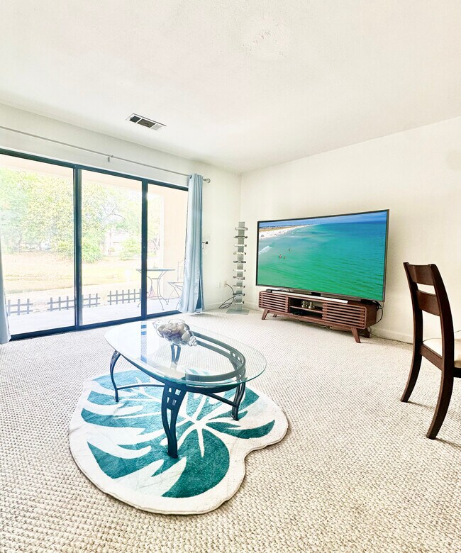 Lakefront property - 109 Westlake Ct