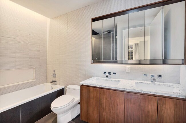 Building Photo - 555 W 59th St